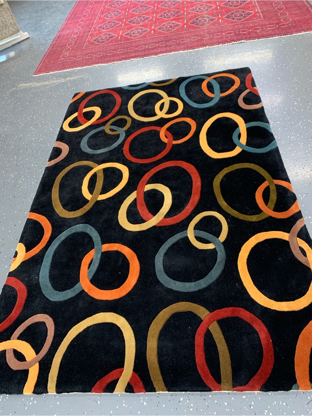 Momeni area rug 5’3” x 8’0” Handmade In China. Has been deep, cleaned and saniti
